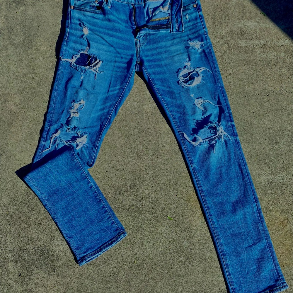American Eagle Distressed Blue Jeans